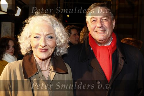 Amsterdam 11 maart 2008
Het boekenbal in de stadsschouwburg van Amsterdam. Nelleke Noordvliet met man
Peter Smulders bv