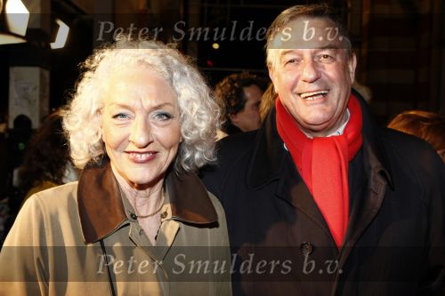 Amsterdam 11 maart 2008
Het boekenbal in de stadsschouwburg van Amsterdam. Nelleke Noordvliet met man
Peter Smulders bv