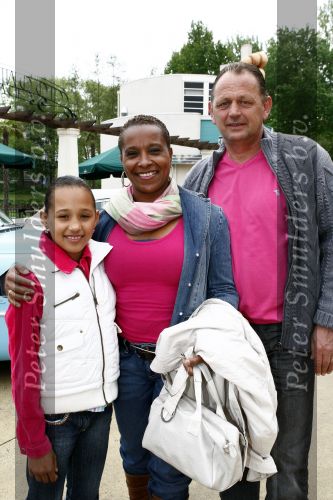 Biddinghuizen 26 april 2009
Bn ers in Walibi. Nelli Cooman met man en dochter
Peter smulders bv