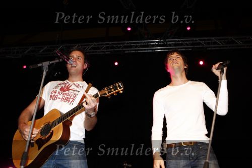 Leeuwarden 18 april 2008
Feestje voor het 40 jarig bestan van supermarktketen Poisch. Nick en Simon
Peter Smulders bv