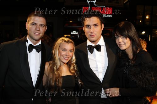Amsterdam 19 november 2007
Premiere van de scheepsjongens van de bontekoe in tuschinski. Nick en Simon met hun vriendinnen