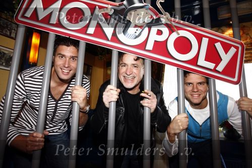 Volendam 22 januari 2008
Nick en Simon Jan Keizer en George Baker promoten dat de plaats volendam op een nieuw monopoly spel komt.