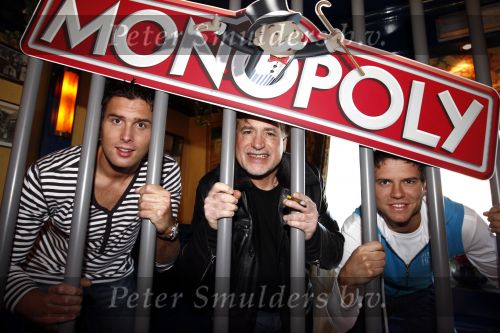 Volendam 22 januari 2008
Nick en Simon Jan Keizer en George Baker promoten dat de plaats volendam op een nieuw monopoly spel komt.