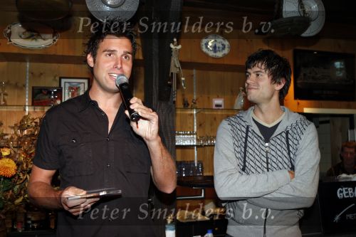 Volendam 25 oktober 2007
Presentatie cd Jan Keizer bij smit Dokkum. met Nick en Simon