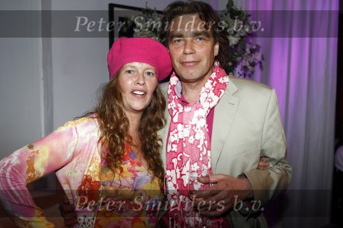 Naarden 1 april 2008
Het arsenaal van Jan en Monique des Bouvrie bestaat 15 jaar.  Nicole des Bouvrie met vriend en dochters