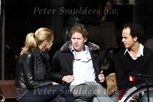 Amsterdam 4 maart 2008
Nicolette v Dam John Karthaus em Ewout Genemans in het zonnetje op terras.
Peter Smulders bv