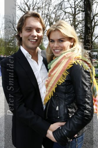 Breukelen 5 april 2008
Mercedes dealer stern presenteert nieuwe modellen bij ksteel Neijenrode. Nicolette v Dam met vriend Bas Smit
Peter Smulders bv