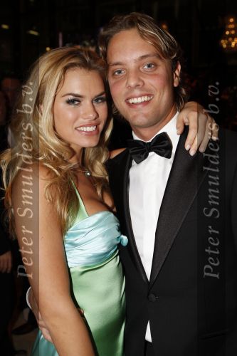 Amsterdam 6 december 2007
Miljonairsfair 2007 in de rai te amsterdam. Vip avond. Nicolette v Dam  en vriend Bas Smit