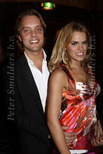 Amsterdam 8 april 2008
Modeshow percy in tuschinski. Nicolette v Dam met vriend Bas Smit
Peter Smulders bv