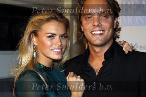 Amsterdam 11 oktober 2007
Beau monde awards in het amstel hotel. Nicolette v dam met vriend Bas Smit