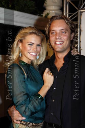Amsterdam 11 oktober 2007
Beau monde awards in het amstel hotel. Nicolette v dam met vriend Bas Smit