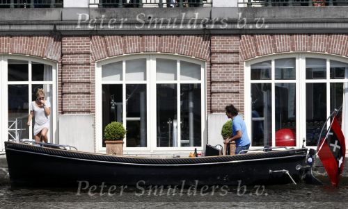 Amsterdam 24 mei 2008
Nicolette v Dam en Leco v Zadelhoff met sloep bij het Amstel hotel.