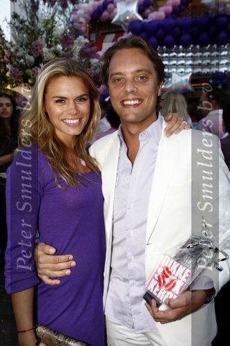 Amsterdam 27 april 2009
Feestje van Gerard Joling voor zijn 49e verjaardag bij cafe het Kalfje. Nicolette v Dam met vriend Bas Smit
Peter Smulders bv