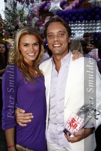 Amsterdam 27 april 2009
Feestje van Gerard Joling voor zijn 49e verjaardag bij cafe het Kalfje. Nicolette v Dam met vriend Bas Smit
Peter Smulders bv