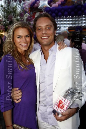 Amsterdam 27 april 2009
Feestje van Gerard Joling voor zijn 49e verjaardag bij cafe het Kalfje. Nicolette v Dam met vriend Bas Smit
Peter Smulders bv