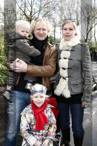 Kaatsheuvel 29 maart 2009
15 jarig bestaan van Princess in de efteling. Niek Boesch met vrouw en kinderen
Peter Smulders bv