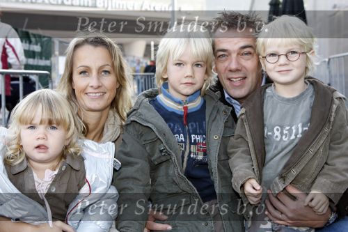 Amsterdam 6 oktober 2007
Premiere Kabouter Plop film in pathe arena. Niel van Hof met vrouw en kinderen