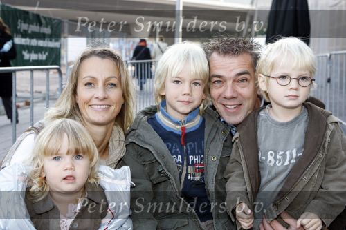 Amsterdam 6 oktober 2007
Premiere Kabouter Plop film in pathe arena. Niel van Hof met vrouw en kinderen