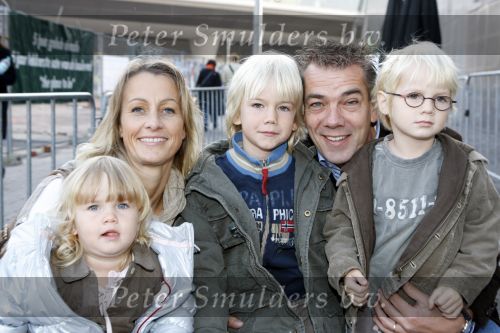 Amsterdam 6 oktober 2007
Premiere Kabouter Plop film in pathe arena. Niel van Hof met vrouw en kinderen