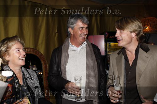 Amsterdam 17 december 2007
Pieter Storms met Nina Brink  en kinderen bij tros kerstcircus.