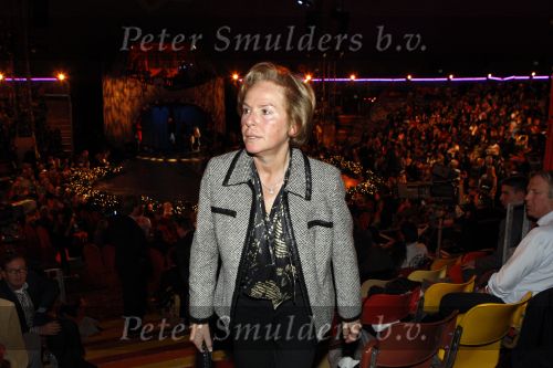 Amsterdam 17 december 2007
Pieter Storms met Nina Brink  en kinderen bij tros kerstcircus.