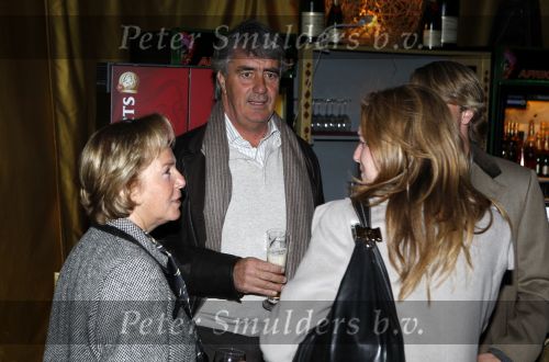 Amsterdam 17 december 2007
Pieter Storms met Nina Brink  en kinderen bij tros kerstcircus.