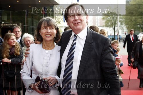 Utrecht 28 april 2009
Pieter v Vollenhoven viert zijn 70e verjaardag in het Beatrix theater in Utrecht. Noud Wellink met zijn vrouw
Peter Smulders bv