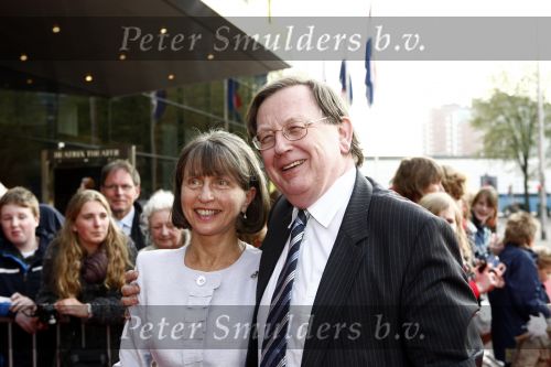 Utrecht 28 april 2009
Pieter v Vollenhoven viert zijn 70e verjaardag in het Beatrix theater in Utrecht. Noud Wellink met zijn vrouw
Peter Smulders bv
