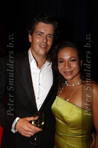 Hilversum 2 juni 2008
Uitreiking musical awards in studio 22. Nurlaila Kareem met nieuwe vriend
Peter Smulders bv