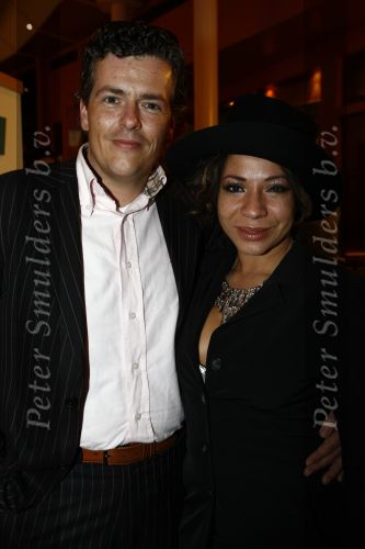 Hoorn 17 maart 2009
Premiere Five guys named moe in de schouwburg van Haarlem. Nurlaila Kareem met vriend Muriel Wouda
Peter Smulders bv