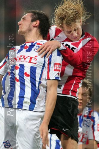 Eindhoven, 27 Februari 2009 Kompetitiewedstrijd PSV-SC Heerenveen.
Eindstand 2-3
Ola Toivonen in duel met Goran Popov
Foto Peter Smulders BV