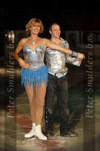 Amsterdam 23 oktober 2007
Nance Coolen en Gerard Joling bij presentatie sterren dansen op het ijs van sbs6  op de jaap eden baan. Olga Commandeur