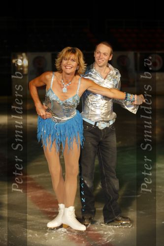 Amsterdam 23 oktober 2007
Nance Coolen en Gerard Joling bij presentatie sterren dansen op het ijs van sbs6  op de jaap eden baan. Olga Commandeur