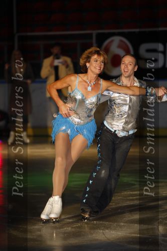 Amsterdam 23 oktober 2007
Nance Coolen en Gerard Joling bij presentatie sterren dansen op het ijs van sbs6  op de jaap eden baan. Olga Commandeur