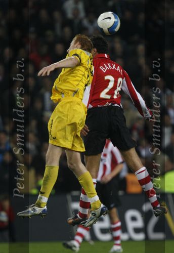 Eindhoven, 20 Oktober 2007
Kompetitiewedstrijd PSV-VVV, eindstand 3-1
Seizoen 2007/2008
Otman Bakkal in een kopduel met Ken Leemans