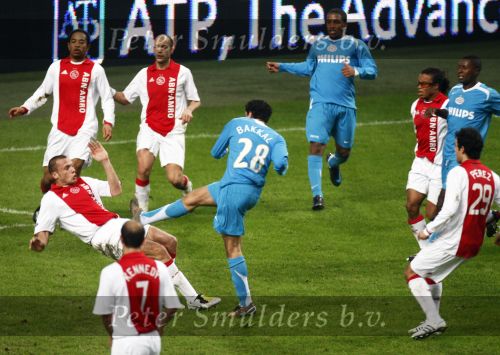 Amsterdam, 30 Januari 2008 Kompetitiewedstrijd AJAX-PSV, eindstand 0-2
Seizoen 2007/2008
Otman Bakkal heeft AJAX de genadeslag toegediend door 0-2 te scoren