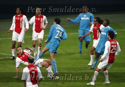 Amsterdam, 30 Januari 2008 Kompetitiewedstrijd AJAX-PSV, eindstand 0-2
Seizoen 2007/2008
Otman Bakkal heeft AJAX de genadeslag toegediend door 0-2 te scoren