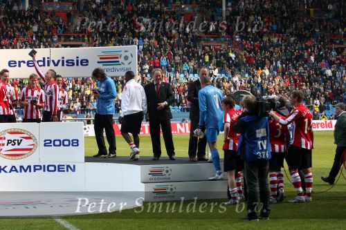 Arnhem, 20 April 2008 Kompetitiewedstrijd Vitesse-PSV, eindstand 0-1 Seizoen 2007/2008
PSV Landskampioen en wordt er dus feest gevierd
Jan Reker en gomes