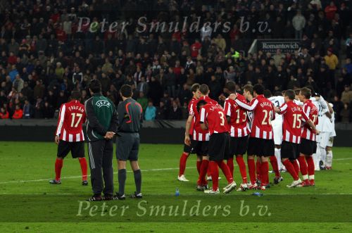 Eindhoven, 12 Maart 2008
UEFA 1/8 finale PSV-Tottenham Hotspur FC, eindstand 0-1
PSV wint na verlenging en straschoppen met 6-5 en gaat door naar de 1/4 Finale
Spanning bij de PSV-ers 
Danco Lazovic wordt getroost door zijn ploeggenoten na het missen van zijn penalty