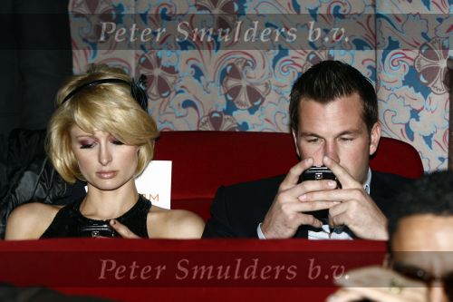 Amsterdam 14 april 2009
Paris Hilton en haar nieuwe vriend Doug Reinhardt bij jubileum van Rob Peetoom in Tuschinski.
Peter Smulders bv
