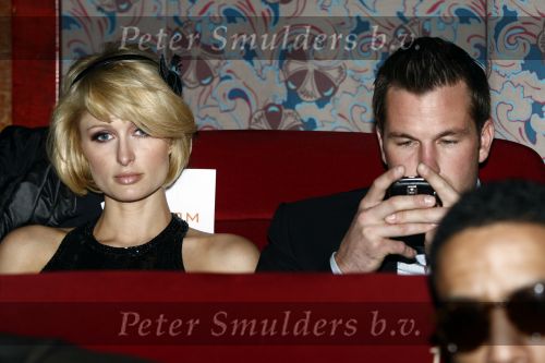 Amsterdam 14 april 2009
Paris Hilton en haar nieuwe vriend Doug Reinhardt bij jubileum van Rob Peetoom in Tuschinski.
Peter Smulders bv