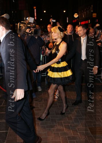 Amsterdam 14 april 2009
Paris Hilton en haar nieuwe vriend Doug Reinhardt bij jubileum van Rob Peetoom in Tuschinski.
Peter Smulders bv