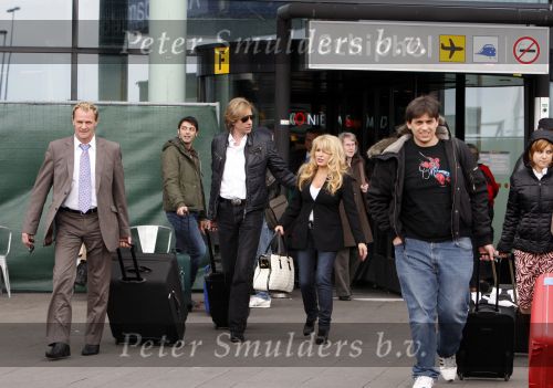 Schiphol 1 mei 2008
Patricia Paay en Adam Curry arriveren vanuit Londen op schiphol voor opnames van Holland s got talent. Ze worden door een chauffeur opgehaald.
Peter Smulders bv