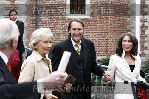 Wassenaar 3 april 2008
Herdenkingsdienst soldaat van oranje Erik Hazelhoff  in kerk wassenaar. vrouw soldaat v oranje en zijn zoon en schoondochter Patricia Steur