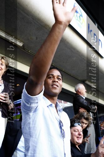 Amsterdam 10 mei 2009
Justin Kluivert wordt gehuldigd voor hun kampioenschap in de rust van de wedstrijd ajax-fc twente in de arena. Papa Patrick is natuurlijk apetrots op de tribune. Justin speelt in de ajax jeugd
Peter Smulders bv