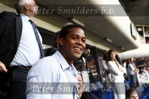 Amsterdam 10 mei 2009
Justin Kluivert wordt gehuldigd voor hun kampioenschap in de rust van de wedstrijd ajax-fc twente in de arena. Papa Patrick is natuurlijk apetrots op de tribune. Justin speelt in de ajax jeugd
Peter Smulders bv