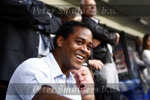 Amsterdam 10 mei 2009
Justin Kluivert wordt gehuldigd voor hun kampioenschap in de rust van de wedstrijd ajax-fc twente in de arena. Papa Patrick is natuurlijk apetrots op de tribune. Justin speelt in de ajax jeugd
Peter Smulders bv