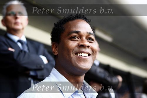 Amsterdam 10 mei 2009
Justin Kluivert wordt gehuldigd voor hun kampioenschap in de rust van de wedstrijd ajax-fc twente in de arena. Papa Patrick is natuurlijk apetrots op de tribune. Justin speelt in de ajax jeugd
Peter Smulders bv