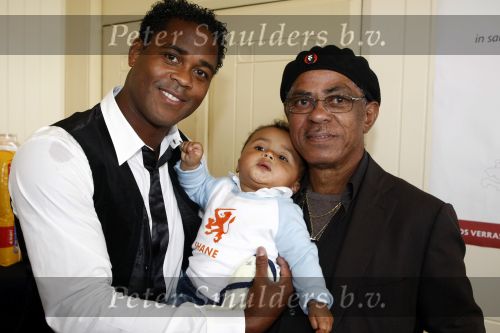 Amsterdam 13 juni 2008
Papa van het jaar verkiezing. patrick Kluivert met Shane en zijn vader