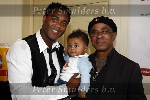 Amsterdam 13 juni 2008
Papa van het jaar verkiezing. patrick Kluivert met Shane en zijn vader